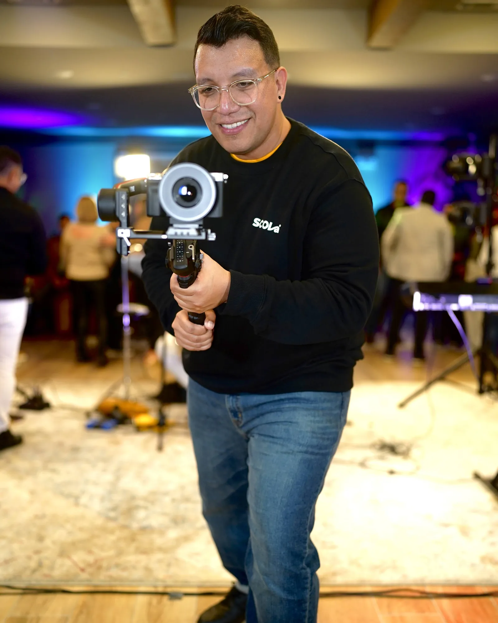 Roberto Bozo working